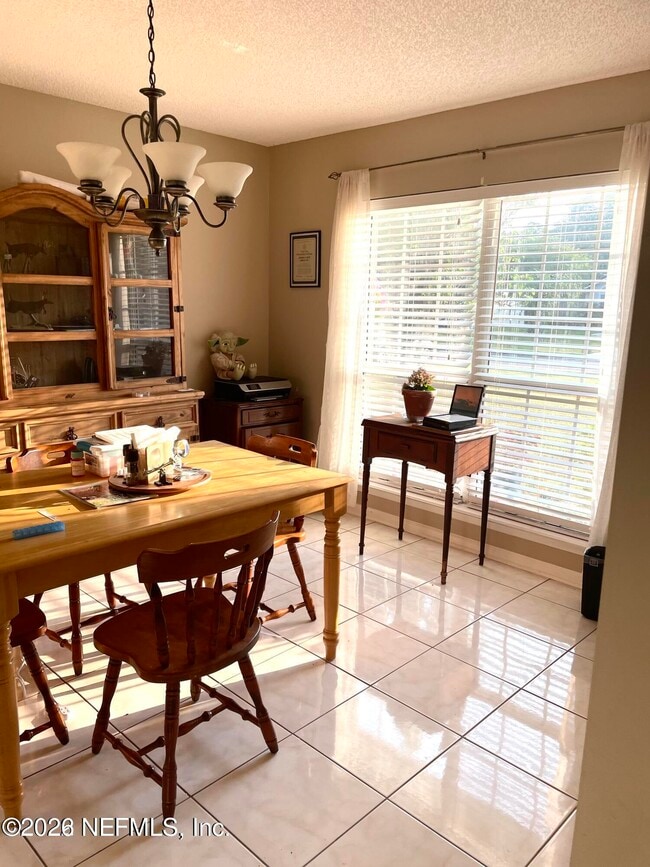 Photo - 913 Mackinaw Trail