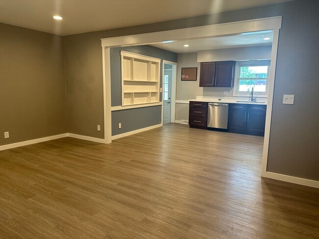 Photo - 5 bedroom 2 1/2 bath home for rent