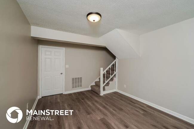 Photo - 722 Oak Dr E