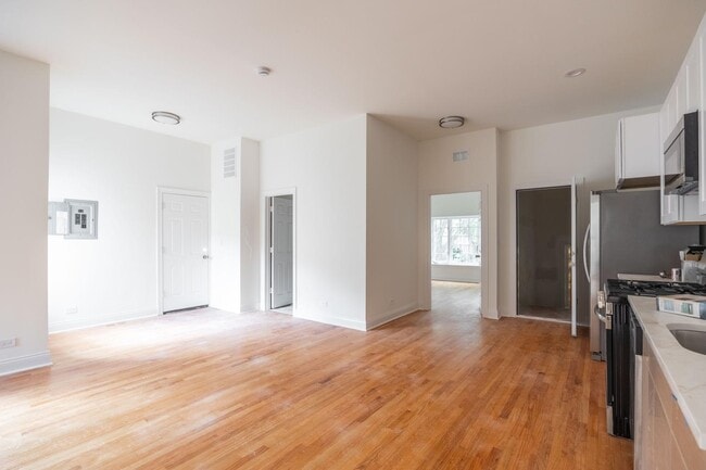 Photo - 3117 N Harding Ave Unit 1E