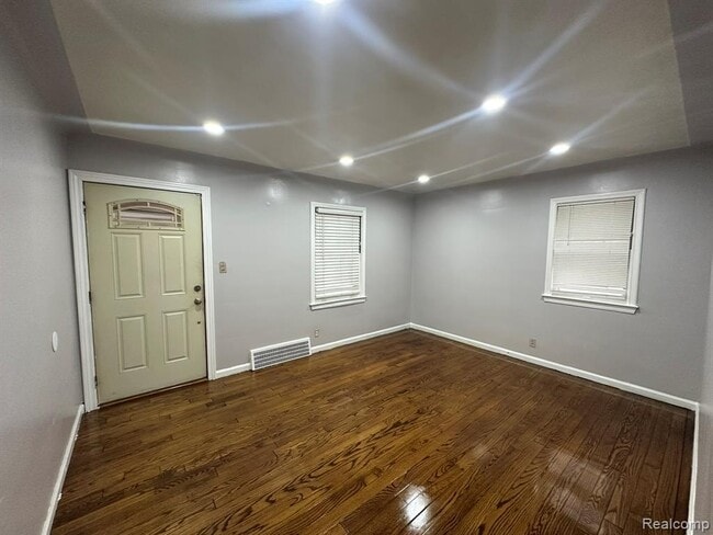 Photo - 7785 Mettetal St