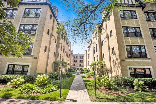 Building Photo - 826 Michigan Ave Unit 2B