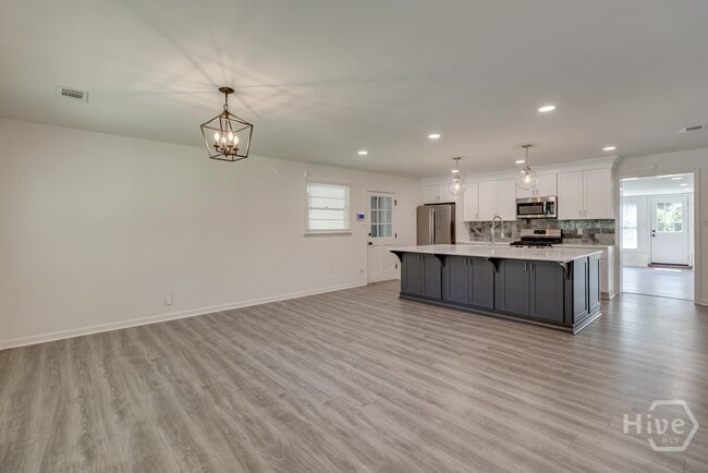 Photo - 625 Stuart St