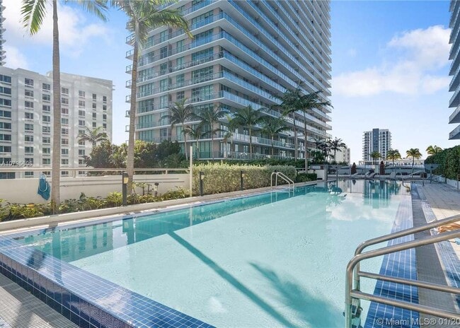 Photo - 79 SW 12th St Unidad 1903