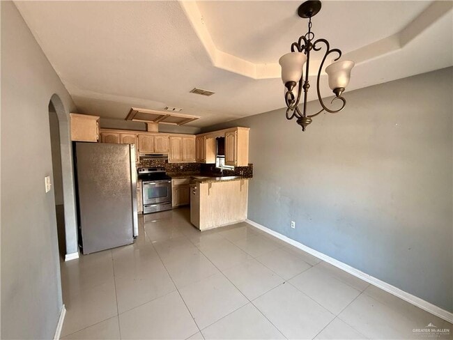 Photo - 9 Raquel Ave