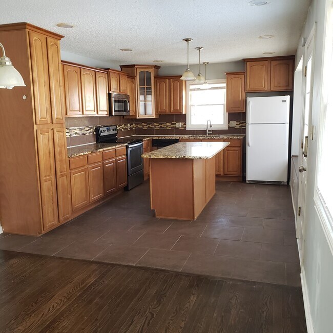 Photo - 7808 E 128th St