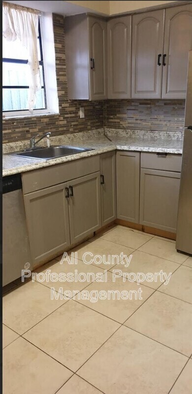 Photo - 7891 Sheridan St