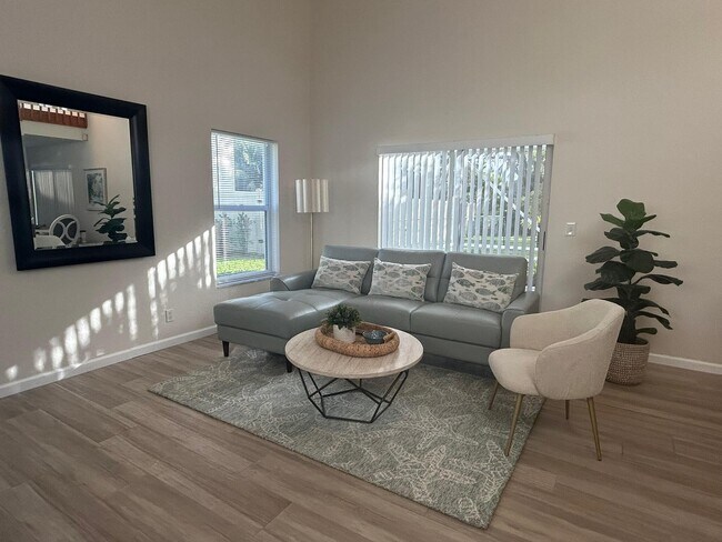 Photo - 1140 Staghorn St