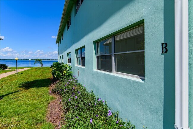 Photo - 3225 E Riverside Dr