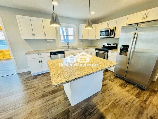 Photo - Available May 1 - Gorgeous 4 bedroom, 3 bath home in New Prague!