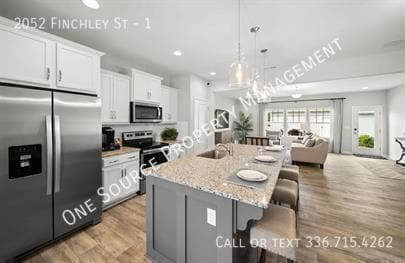 Photo - 2052 Finchley St