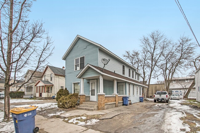 Photo - 334 Indiana ave sw Unit 1