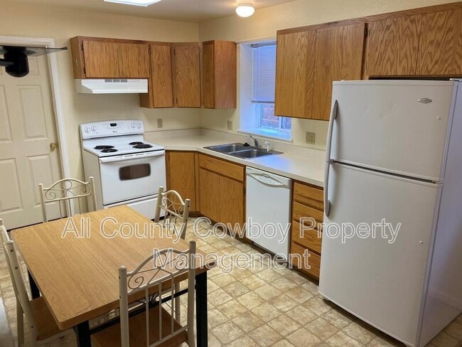 Building Photo - 509 E Curtis St Unit Apt. 103