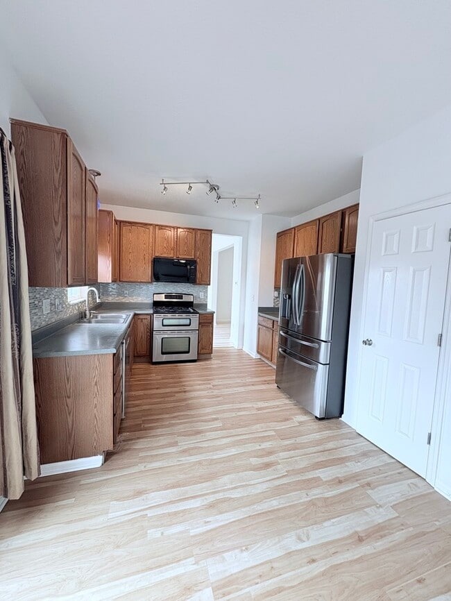 Building Photo - Spacious 4 Bed, 2 Bath Home in Columbus