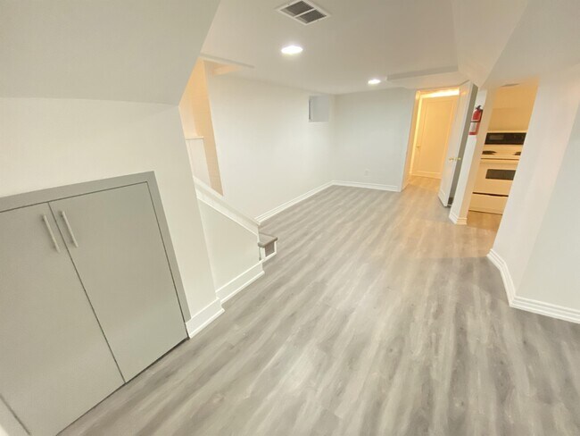 Building Photo - 34 Gladstone Ave Unit 4 -