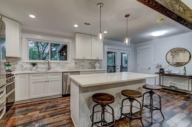 Photo - 260 Moonshadow Ct