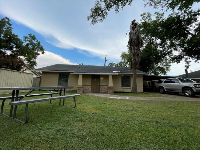 Photo - 4803 Geraldine St