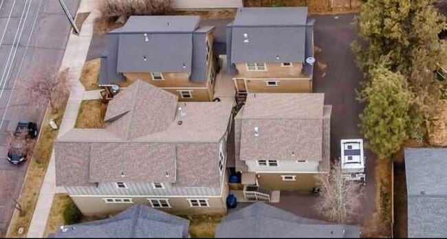 Building Photo - 964 SW Hill St Unit #2