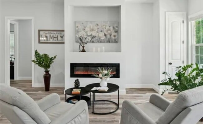 Photo - Very Spacious, Almost New 3/2.5 Available Now