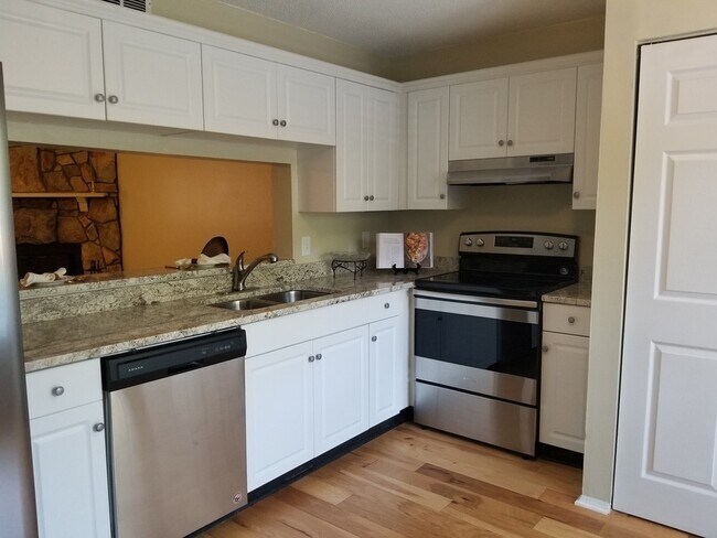 Photo - TOWNHOUSE  IN GREAT  NORTH RALEIGH LOCATIO...