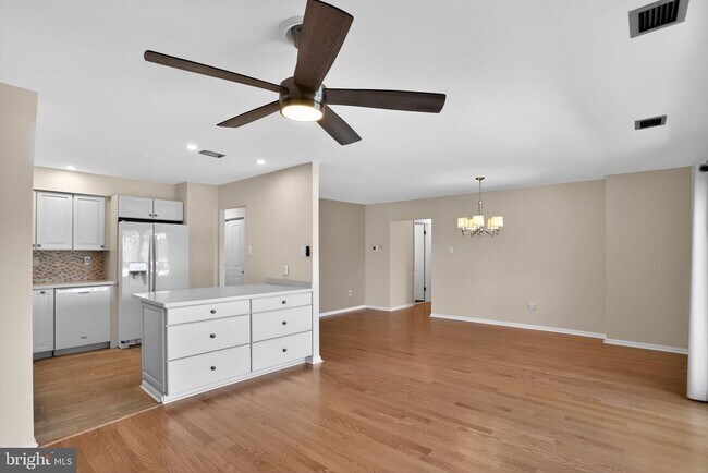 Photo - 215 Haddonfield Cmns Unit 215