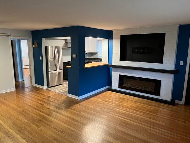 Lateral del edificio - 215 Fay Rd Unidad 1