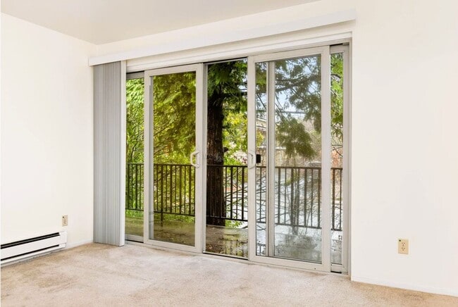 Building Photo - 1 Bedroom 1 Bath Condo in Kirkland