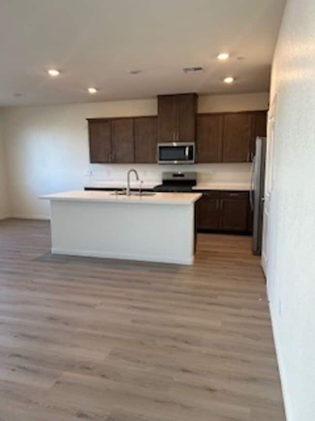 Photo - Spacious New Home with 5 Bedrooms in Hende...