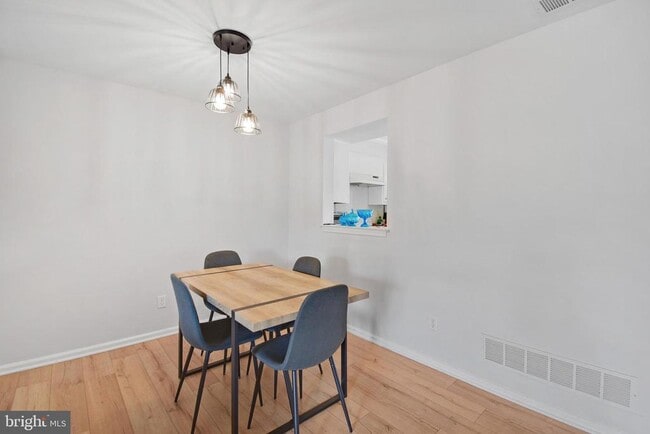 Photo - 308 Kidwelly Ct