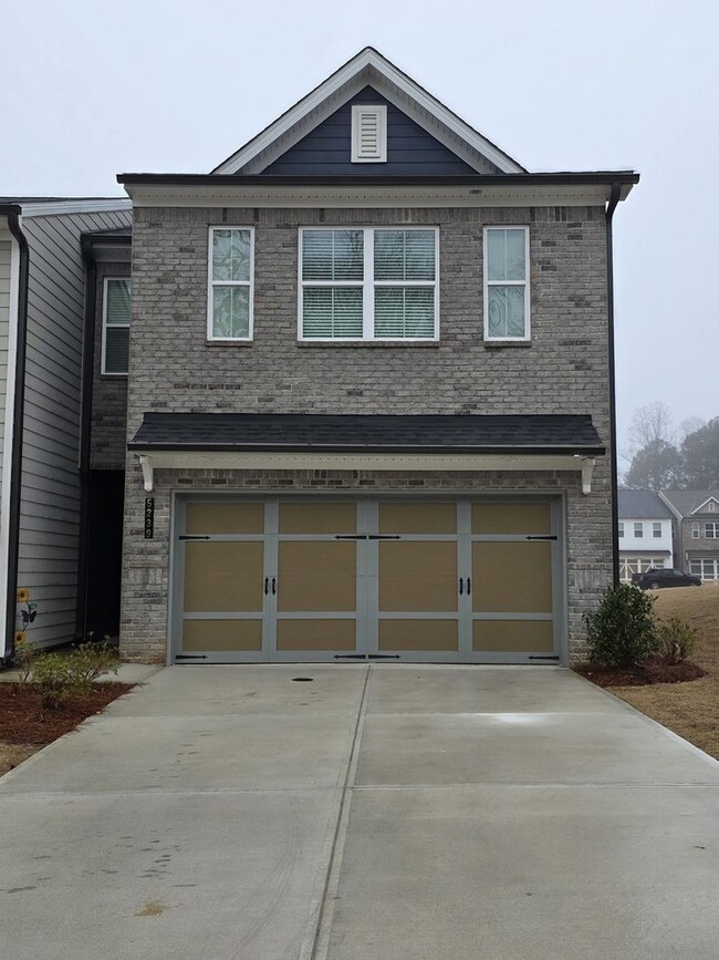 Modern & Spacious 3BR End Unit Townhome in... - Modern & Spacious 3BR End Unit Townhome in...