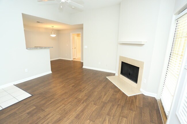1BR, 1BA -745 SF - Living Room