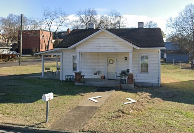 Building Photo - 4401 Dakota Ave