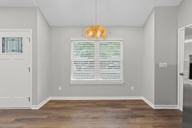 Kitchen - 1129 Landsdowne Dr