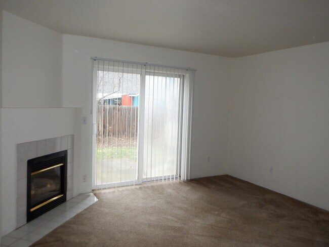 Photo - 1931 NW Hemlock Ave Unit A