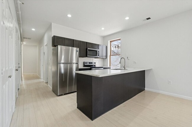 Photo - 1919 W Diamond St Unit 3