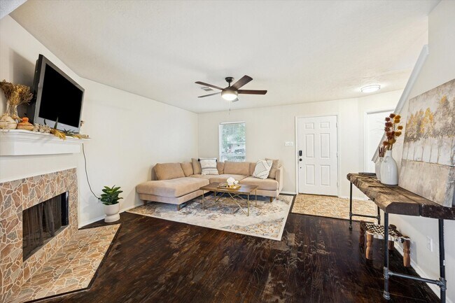 Photo - 8807 Sage Pl Dr