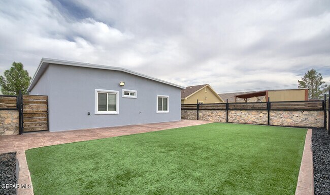 Photo - 4917 Marcella Santillana