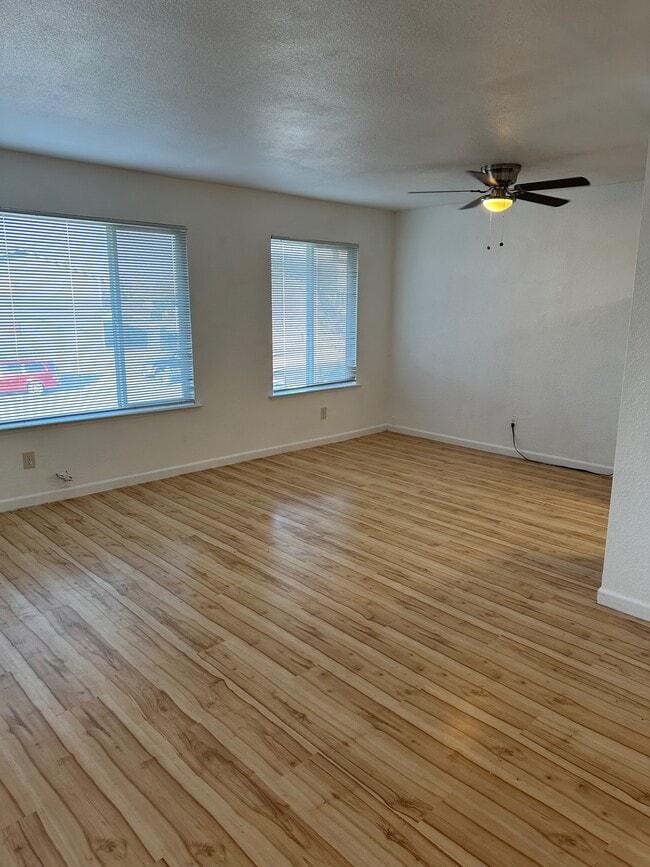 3634 Bellinger Ct Unidad c