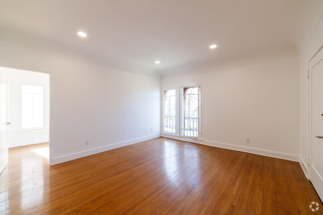 Building Photo - A Grand, Light-Filled 1-Bedroom with Bonus... Rental