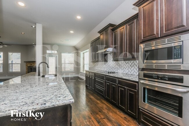 2404 Cabrillo Ln