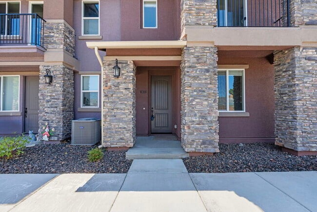 Building Photo - Welcome to this beautiful Carson City townhome available for rent