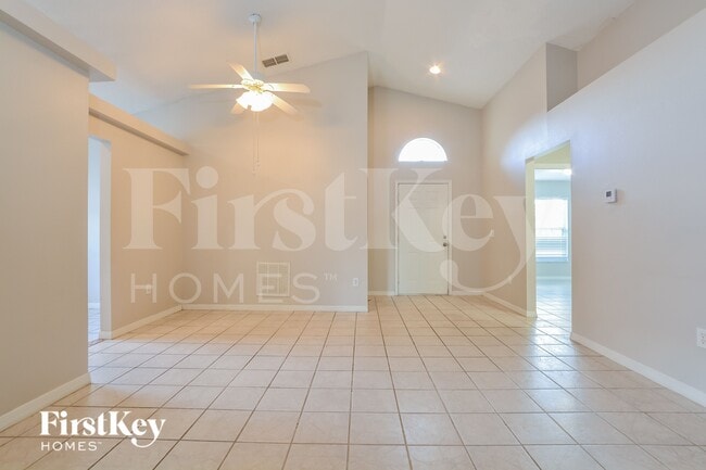 Photo - 521 Finch Ln