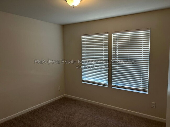 Photo - 141 Dogwood Ln