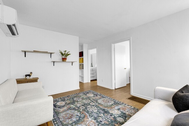 Photo - 305 Connell St