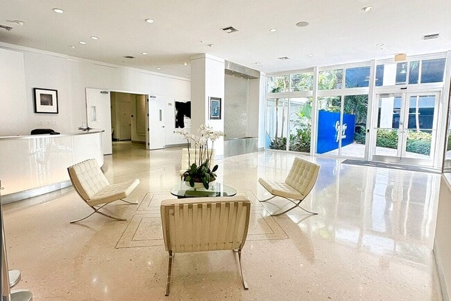 Building Photo - Cynergi Lofts at Wynwood