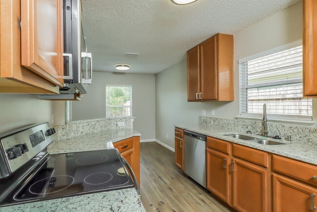 Photo - 1662 Sugarpine Drive