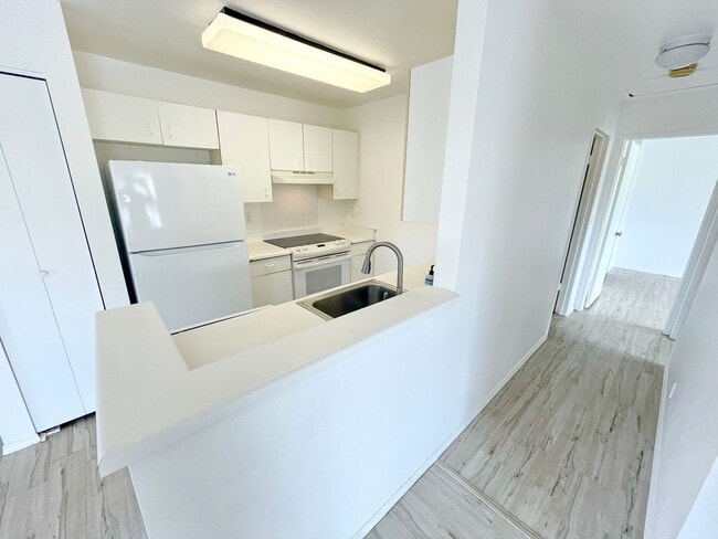 Photo - Top-Floor 2BR / 1.5BA Southpointe Condo – ... Unit 18-201