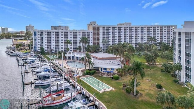 Photo - 2731 NE 14th Street Causeway Unit 812