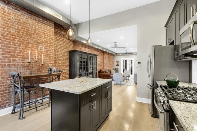 Building Photo - 1112 Hudson St