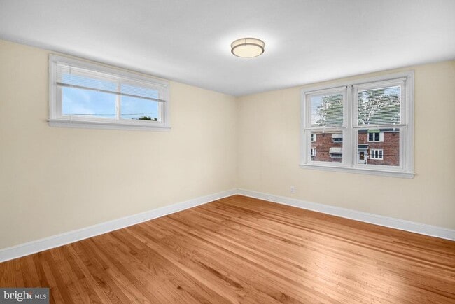 Photo - 666 Rively Ave